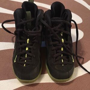Nike Kids Black and Neon Green Shoes